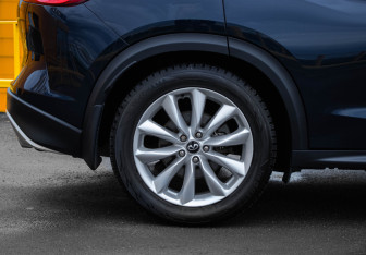 Подержанный автомобиль Infiniti QX50 2018 года (15 фото)