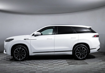 Подержанный автомобиль Jaecoo J8 2024 года (8 фото)