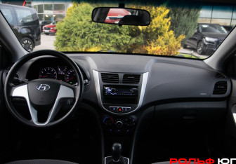 Подержанный автомобиль Hyundai Solaris Sedan 2011 года (11 фото)