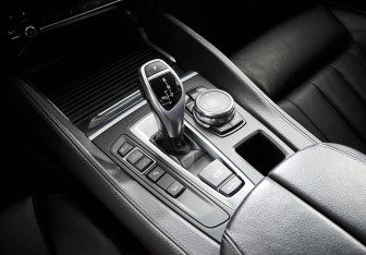 Подержанный автомобиль BMW X6 2016 года (15 фото)