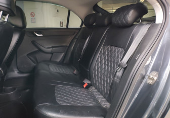 Подержанный автомобиль Skoda Rapid Liftback 2015 года (11 фото)