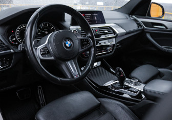 Подержанный автомобиль BMW X3 2020 года (12 фото)