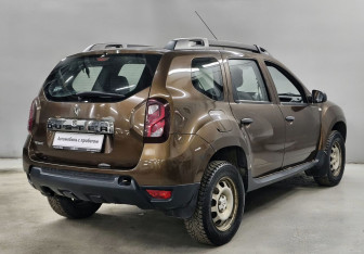 Подержанный автомобиль Renault Duster 2016 года (5 фото)