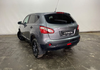 Подержанный автомобиль Nissan Qashqai 2013 года (4 фото)