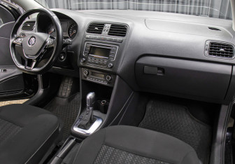 Подержанный автомобиль Volkswagen Polo Sedan 2015 года (11 фото)