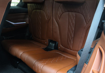 Подержанный автомобиль BMW X7 2020 года (10 фото)