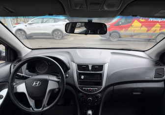 Подержанный автомобиль Hyundai Solaris Sedan 2011 года (9 фото)