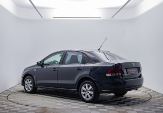 Подержанный автомобиль Volkswagen Polo Sedan 2011 года (7 фото)