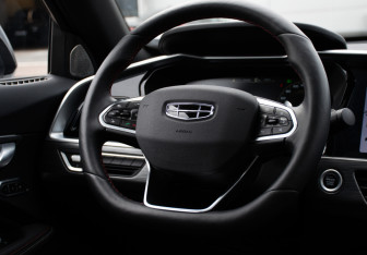 Подержанный автомобиль Geely Tugella 2024 года (14 фото)