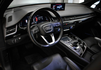 Подержанный автомобиль Audi Q7 2017 года (7 фото)