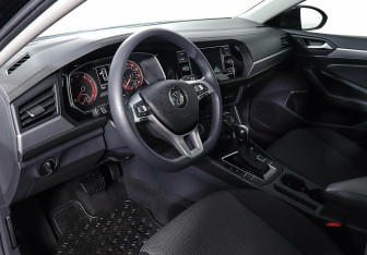 Подержанный автомобиль Volkswagen Jetta Sedan 2019 года (12 фото)