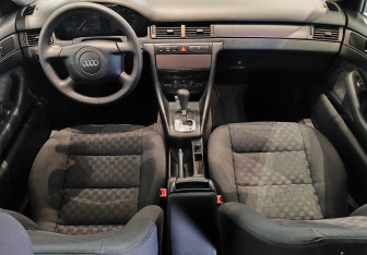 Подержанный автомобиль Audi A6 Sedan 2001 года (10 фото)