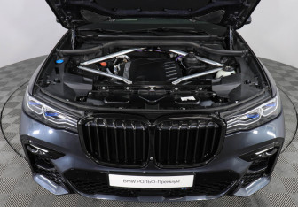 Подержанный автомобиль BMW X7 2021 года (10 фото)