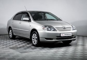 Подержанный автомобиль Toyota Corolla Sedan 2004 года (3 фото)