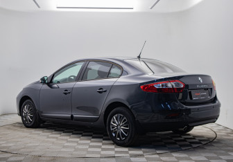 Подержанный автомобиль Renault Fluence 2011 года (7 фото)