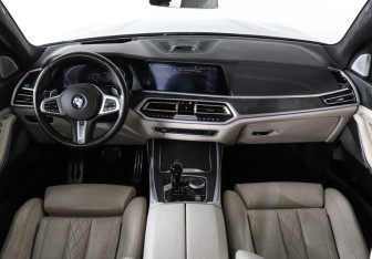 Подержанный автомобиль BMW X7 2021 года (11 фото)