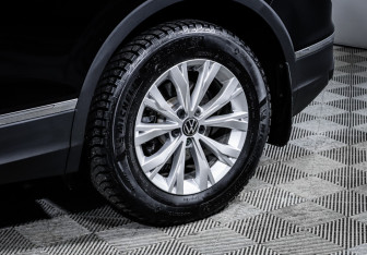 Подержанный автомобиль Volkswagen Tiguan 2020 года (15 фото)