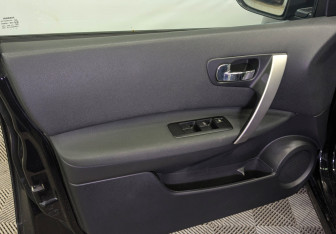 Подержанный автомобиль Nissan Qashqai+2 2011 года (17 фото)