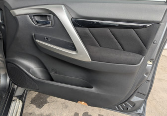 Подержанный автомобиль Mitsubishi Pajero Sport 2018 года (23 фото)