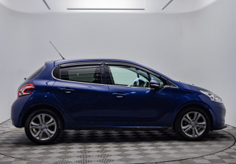 Подержанный автомобиль Peugeot 208 2014 года (4 фото)