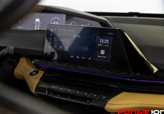 Подержанный автомобиль Changan UNI-V 2022 года (14 фото)