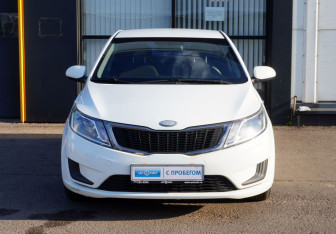 Подержанный автомобиль Kia Rio Hatchback 2013 года (2 фото)
