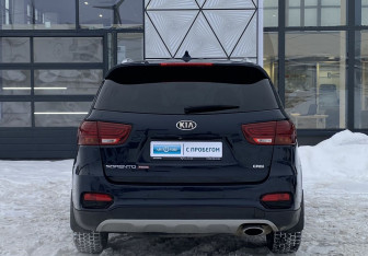Подержанный автомобиль Kia Sorento 2018 года (6 фото)