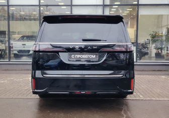 Подержанный автомобиль Voyah Dream 2024 года (7 фото)