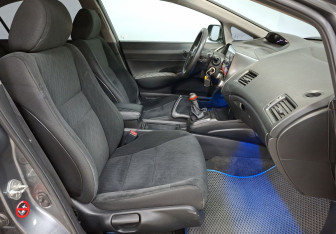 Подержанный автомобиль Honda Civic Sedan 2010 года (10 фото)