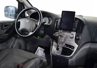 Подержанный автомобиль Hyundai Grand Starex 2011 года (8 фото)
