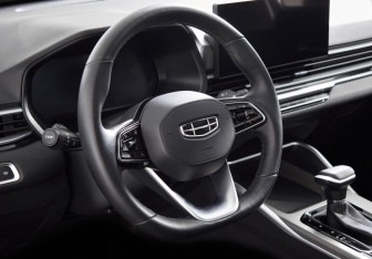 Подержанный автомобиль Geely Emgrand 2024 года (13 фото)