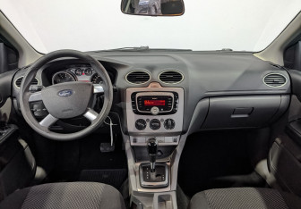 Подержанный автомобиль Ford Focus Hatchback 2010 года (14 фото)