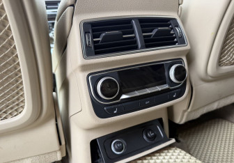 Подержанный автомобиль Audi Q7 2016 года (12 фото)