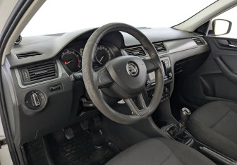 Подержанный автомобиль Skoda Rapid Liftback 2019 года (15 фото)