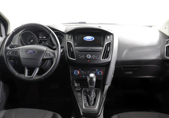 Подержанный автомобиль Ford Focus Wagon 2017 года (6 фото)