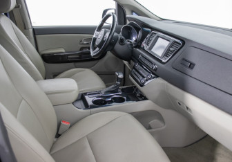 Подержанный автомобиль Kia Carnival 2018 года (9 фото)