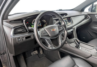 Подержанный автомобиль Cadillac XT5 2018 года (16 фото)