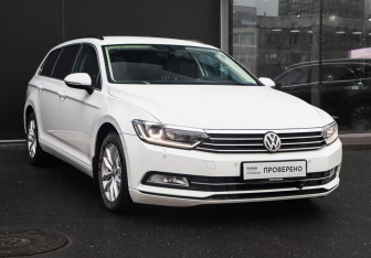Подержанный автомобиль Volkswagen Passat Wagon 2018 года (3 фото)