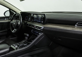 Подержанный автомобиль Kia K5 2020 года (9 фото)