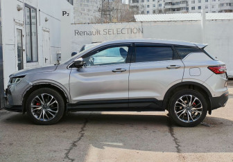 Подержанный автомобиль Geely Coolray 2022 года (8 фото)