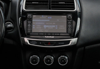 Подержанный автомобиль Mitsubishi ASX 2014 года (10 фото)