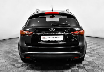Подержанный автомобиль Infiniti QX70 2013 года (6 фото)