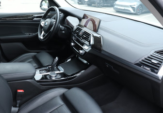 Подержанный автомобиль BMW X3 2020 года (9 фото)