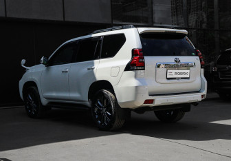 Подержанный автомобиль Toyota Land Cruiser Prado 2018 года (6 фото)