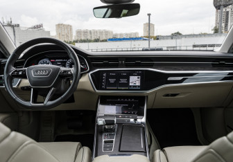 Подержанный автомобиль Audi A7 2021 года (14 фото)
