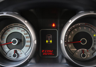 Подержанный автомобиль Mitsubishi Pajero 2011 года (10 фото)