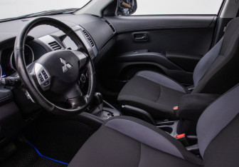 Подержанный автомобиль Mitsubishi Outlander 2011 года (10 фото)