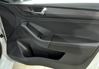 Подержанный автомобиль Skoda Rapid Liftback 2021 года (25 фото)