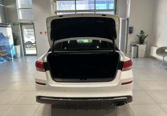 Подержанный автомобиль Kia Optima Sedan 2019 года (7 фото)