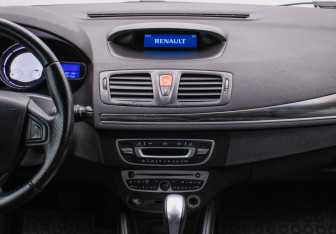 Подержанный автомобиль Renault Megane Hatchback 2010 года (14 фото)